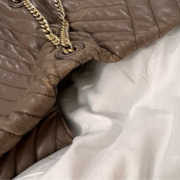 Tory Burch Kira Chevron Convertible Shoulder Bag - Picture 4 of 12